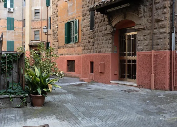 In Front Of Vatican Museums And Vatican Area - Myden In